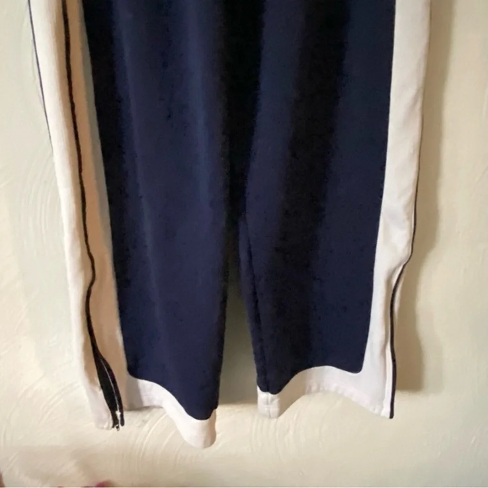 Nike Pants Women’s Size Large Stretch Side Zip‎ Pant Leg Blue Pull On Has Stain